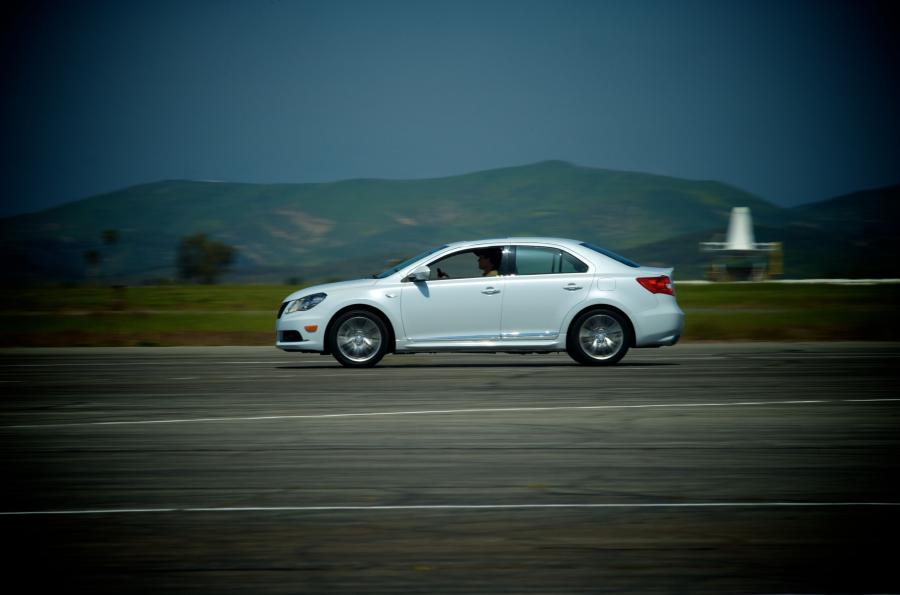  Suzuki Kizashi Sport 2011 года  (фото 23 из 63)